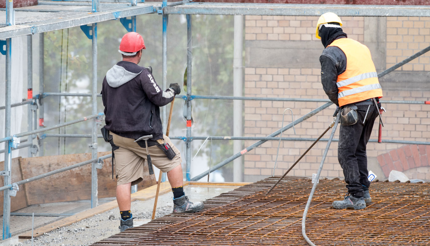 Zwei Bauarbeiter in Birkenfeld